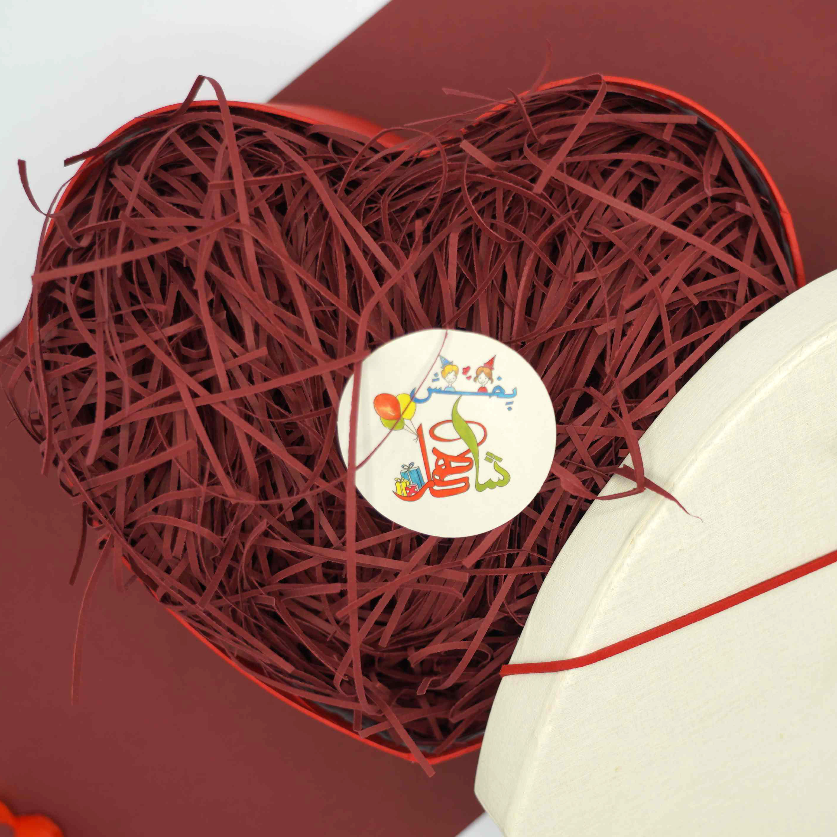 پوشال کاغذی زرشکی